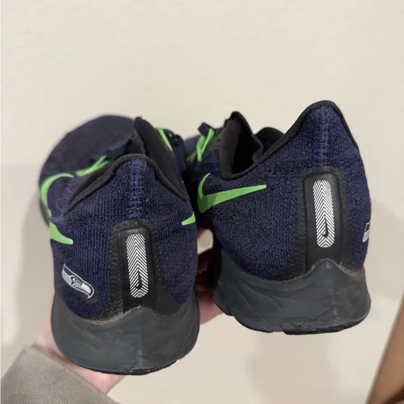 Nike Men's Black and Neon Green Seahawks Athletic Shoes size 8 - Picture 4 of 6